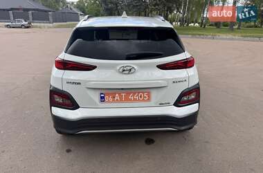Внедорожник / Кроссовер Hyundai Kona Electric 2021 в 