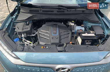 Внедорожник / Кроссовер Hyundai Kona Electric 2019 в 