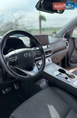 Позашляховик / Кросовер Hyundai Kona Electric 2021 в 