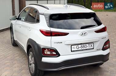 Внедорожник / Кроссовер Hyundai Kona Electric 2019 в 
