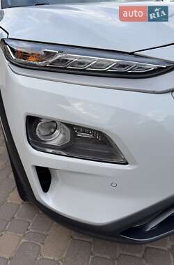 Внедорожник / Кроссовер Hyundai Kona Electric 2019 в 