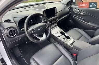 Внедорожник / Кроссовер Hyundai Kona Electric 2019 в 