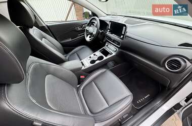 Внедорожник / Кроссовер Hyundai Kona Electric 2019 в 