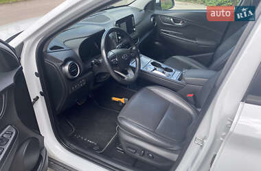Внедорожник / Кроссовер Hyundai Kona Electric 2019 в 