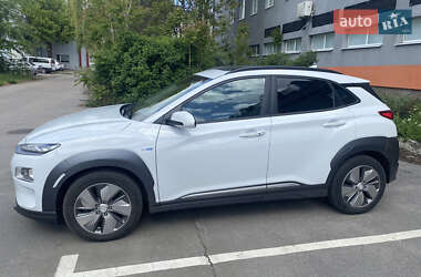 Внедорожник / Кроссовер Hyundai Kona Electric 2019 в 
