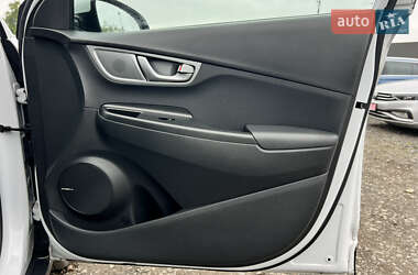 Внедорожник / Кроссовер Hyundai Kona Electric 2020 в 
