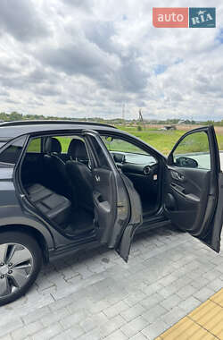 Позашляховик / Кросовер Hyundai Kona Electric 2019 в 