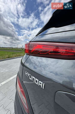 Позашляховик / Кросовер Hyundai Kona Electric 2019 в 