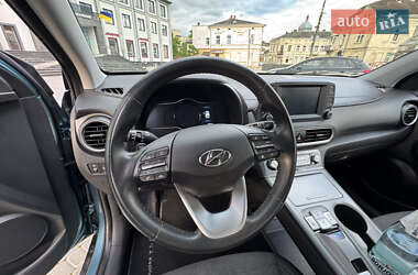 Внедорожник / Кроссовер Hyundai Kona Electric 2020 в 