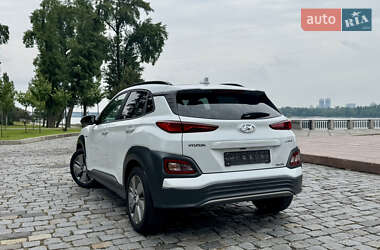 Внедорожник / Кроссовер Hyundai Kona Electric 2020 в 