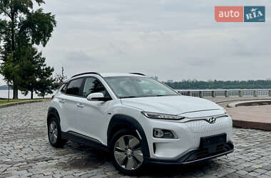 Внедорожник / Кроссовер Hyundai Kona Electric 2020 в 