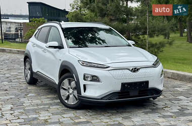 Внедорожник / Кроссовер Hyundai Kona Electric 2020 в 