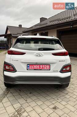 Внедорожник / Кроссовер Hyundai Kona Electric 2020 в 