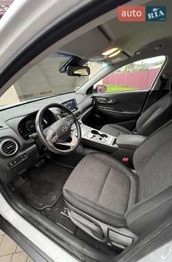 Внедорожник / Кроссовер Hyundai Kona Electric 2020 в 