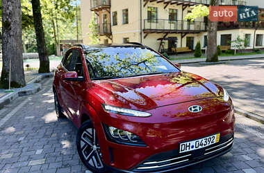 Внедорожник / Кроссовер Hyundai Kona Electric 2022 в 