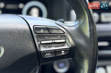 Внедорожник / Кроссовер Hyundai Kona Electric 2022 в 