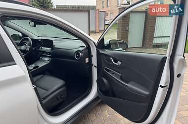 Позашляховик / Кросовер Hyundai Kona Electric 2021 в 