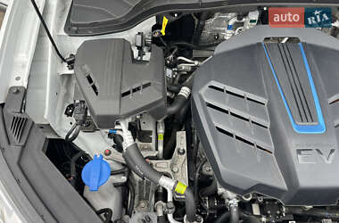 Внедорожник / Кроссовер Hyundai Kona Electric 2019 в 