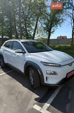 Внедорожник / Кроссовер Hyundai Kona Electric 2020 в 