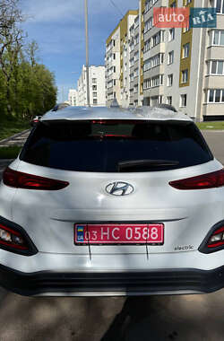 Внедорожник / Кроссовер Hyundai Kona Electric 2020 в 