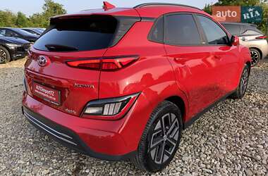 Внедорожник / Кроссовер Hyundai Kona Electric 2021 в 