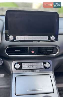 Внедорожник / Кроссовер Hyundai Kona Electric 2020 в 