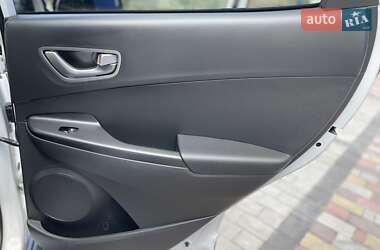 Внедорожник / Кроссовер Hyundai Kona Electric 2020 в 