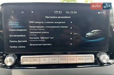Внедорожник / Кроссовер Hyundai Kona Electric 2021 в 