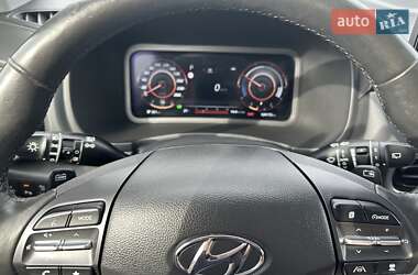 Внедорожник / Кроссовер Hyundai Kona Electric 2021 в 