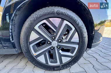 Внедорожник / Кроссовер Hyundai Kona Electric 2021 в 