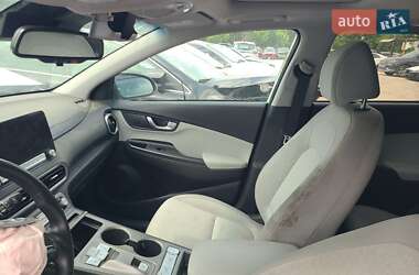 Внедорожник / Кроссовер Hyundai Kona Electric 2023 в 