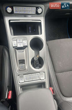 Внедорожник / Кроссовер Hyundai Kona Electric 2019 в 