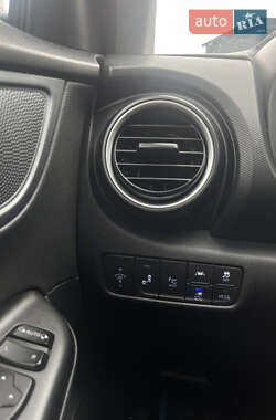 Внедорожник / Кроссовер Hyundai Kona Electric 2019 в 