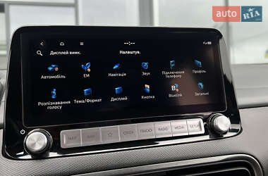 Позашляховик / Кросовер Hyundai Kona Electric 2021 в 