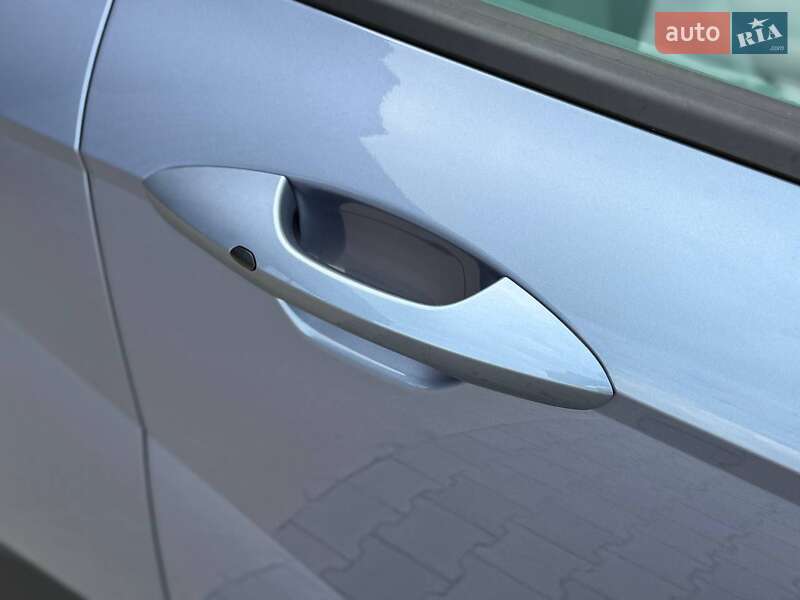 Внедорожник / Кроссовер Hyundai Kona Electric 2024 в Дубно