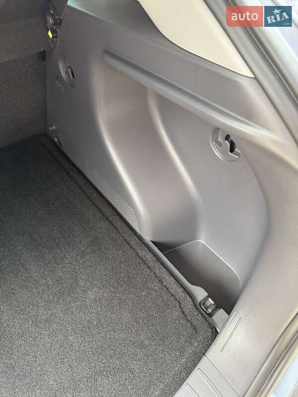 Внедорожник / Кроссовер Hyundai Kona Electric 2024 в Дубно