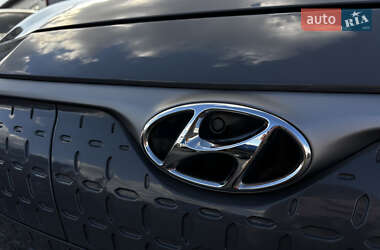 Внедорожник / Кроссовер Hyundai Kona Electric 2020 в 