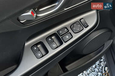 Внедорожник / Кроссовер Hyundai Kona Electric 2020 в 