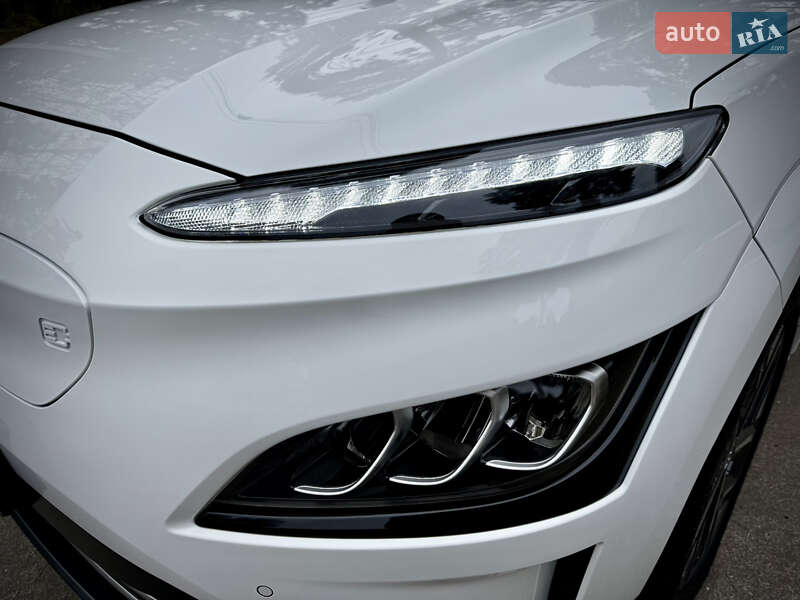 Позашляховик / Кросовер Hyundai Kona Electric 2022 в Києві