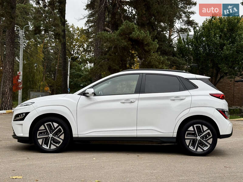 Позашляховик / Кросовер Hyundai Kona Electric 2022 в Києві