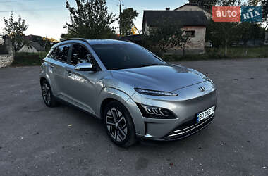 Внедорожник / Кроссовер Hyundai Kona Electric 2022 в 