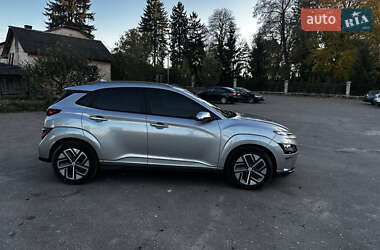 Внедорожник / Кроссовер Hyundai Kona Electric 2022 в 