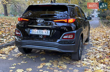 Внедорожник / Кроссовер Hyundai Kona Electric 2021 в 