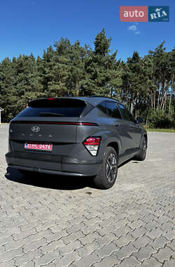 Внедорожник / Кроссовер Hyundai Kona Electric 2024 в 
