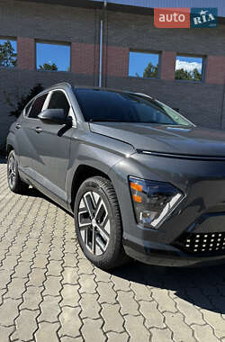 Внедорожник / Кроссовер Hyundai Kona Electric 2024 в 