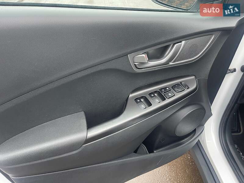 Внедорожник / Кроссовер Hyundai Kona Electric 2020 в Ровно