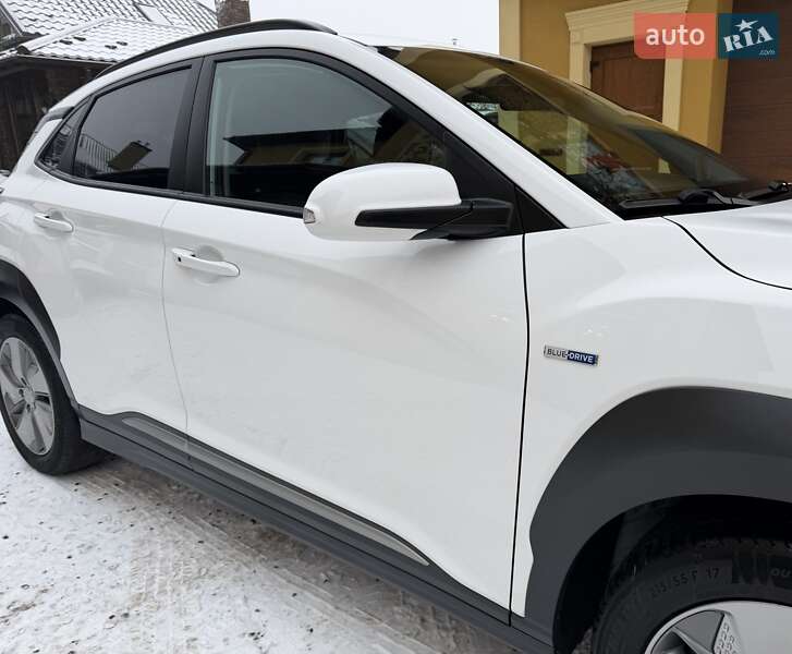 Внедорожник / Кроссовер Hyundai Kona Electric 2021 в Львове
