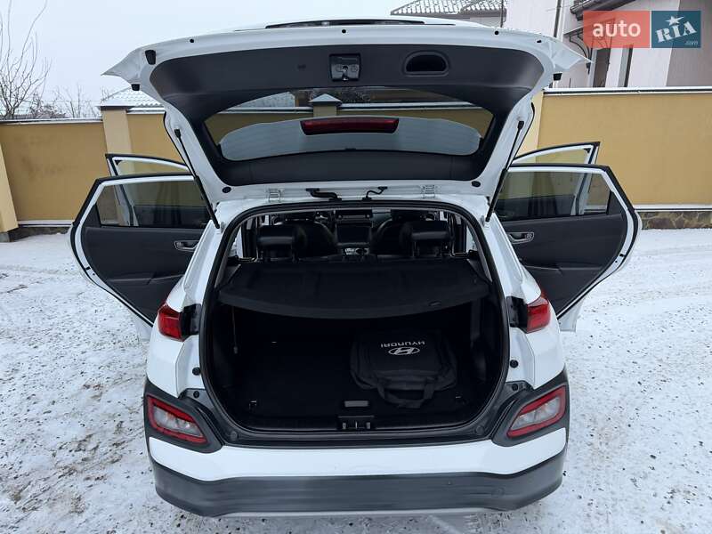 Внедорожник / Кроссовер Hyundai Kona Electric 2021 в Львове