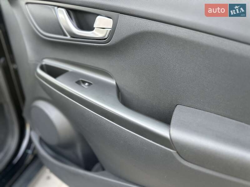 Внедорожник / Кроссовер Hyundai Kona Electric 2021 в Стрые