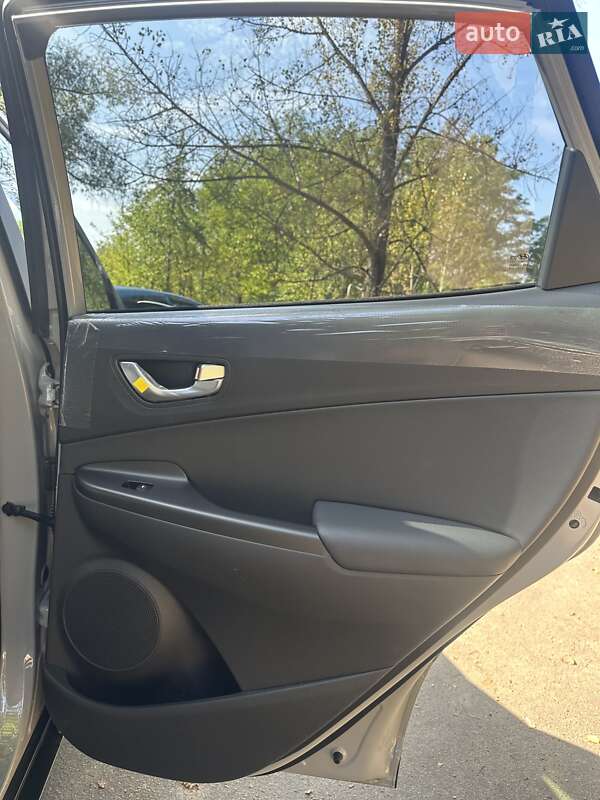 Внедорожник / Кроссовер Hyundai Kona 2021 в Киеве